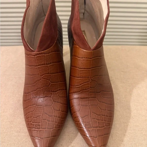 Louise et Cie Tan Crocodile Pattern with suede detail Ankle Booties - Picture 1 of 6